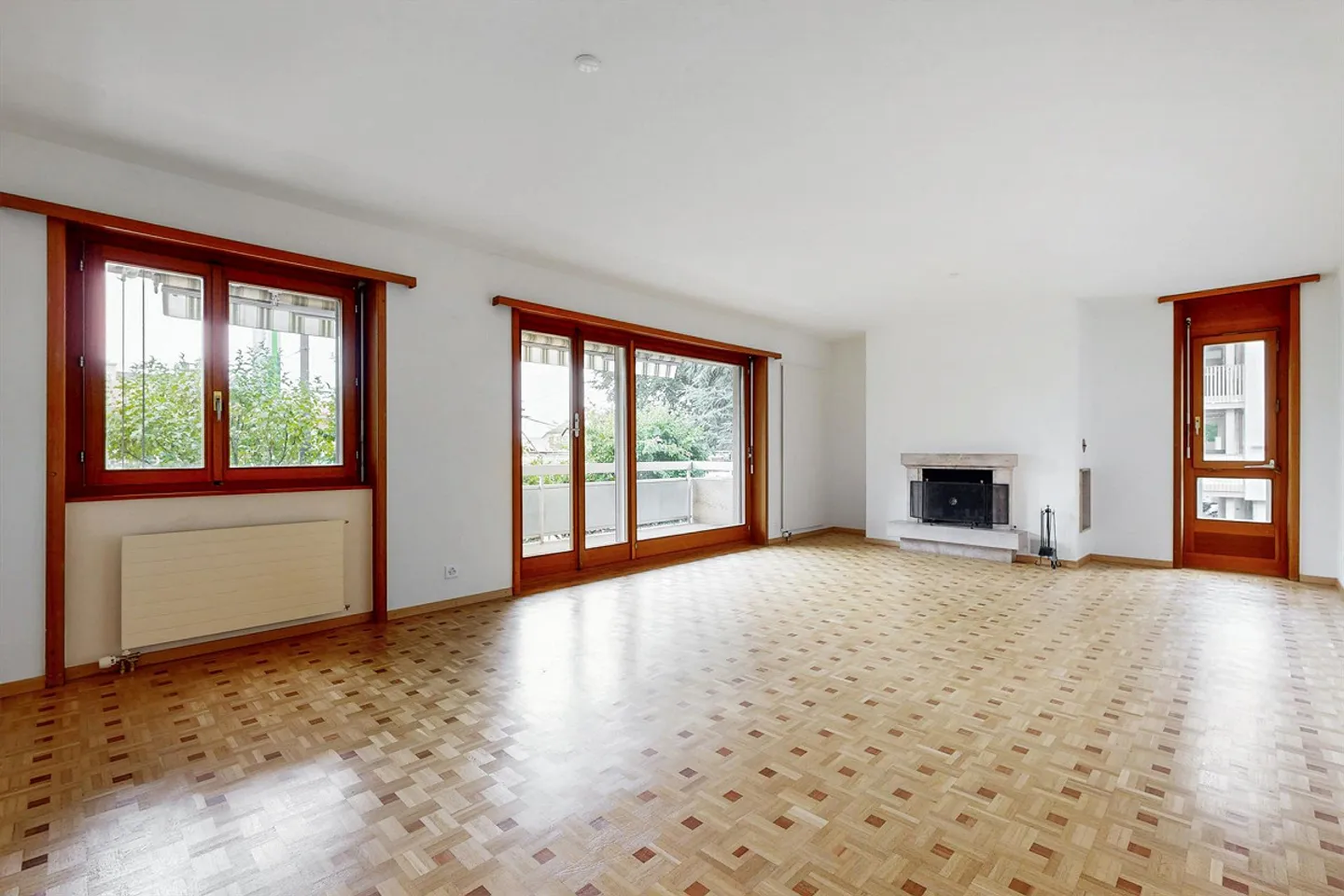 Nice living space for the family - Photo 4 of 11