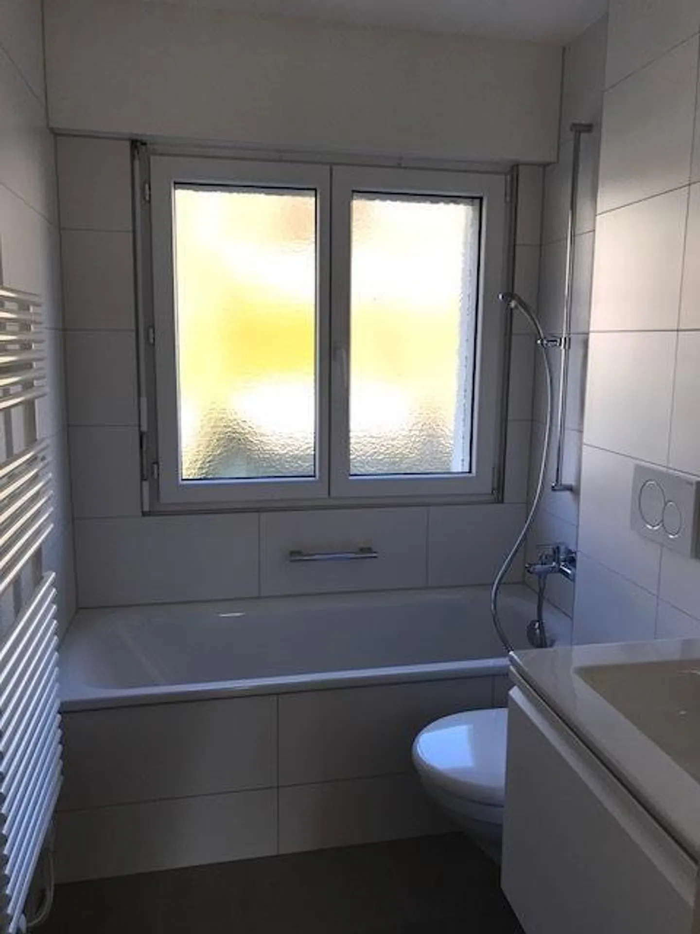 Luminoso appartamento di 3 stanze in una posizione adatta alle famiglie ad Andelfingen - Foto 4 di 9