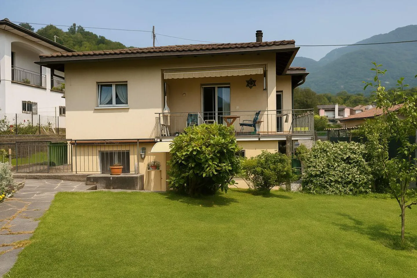 TAVERNA I CASA UNIFAMILIARE CON GIARDINO CURATO IN POSIZIONE TRANQUILLA - Foto 1 di 8