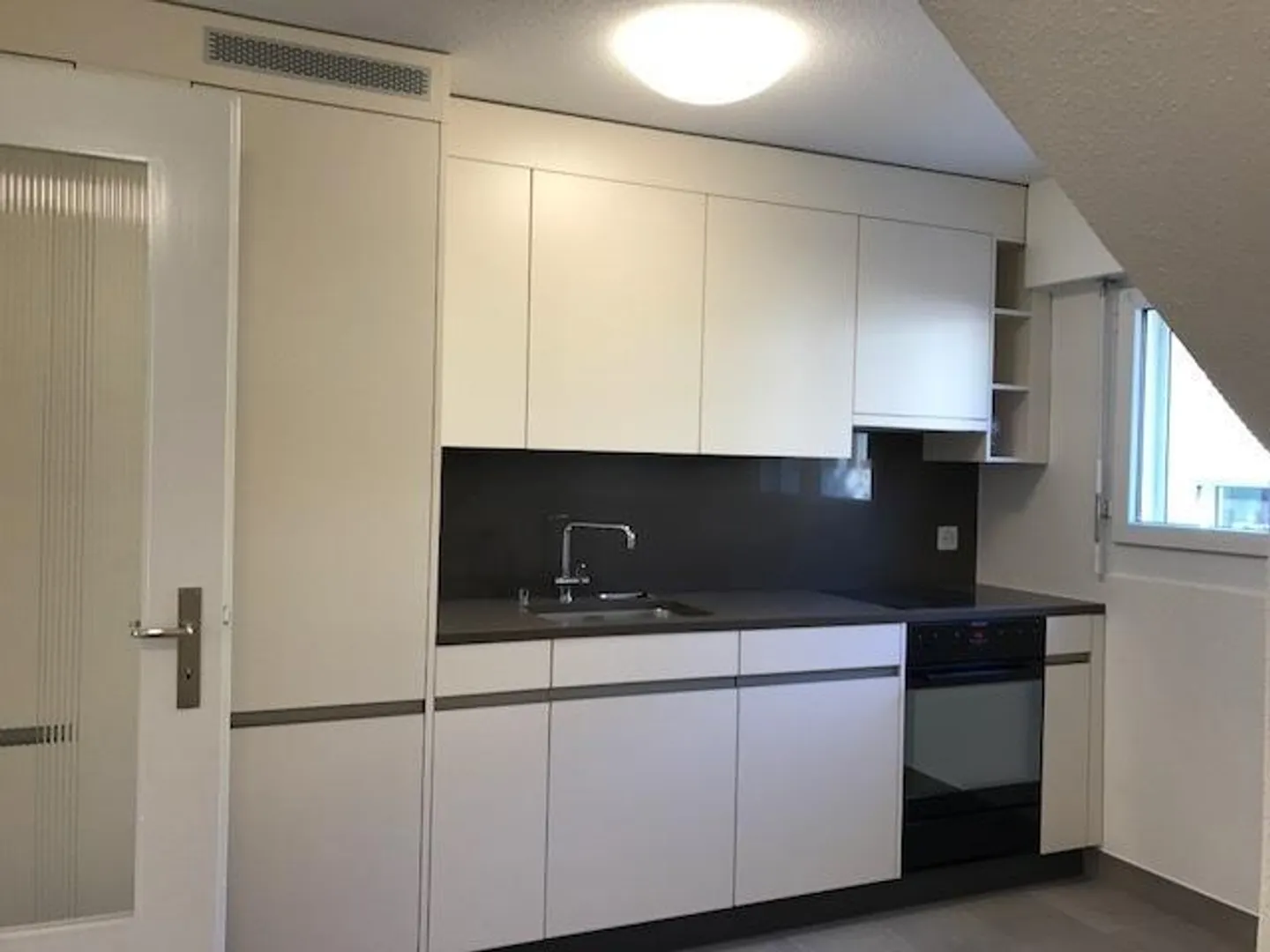 Luminoso appartamento di 3 stanze in una posizione adatta alle famiglie ad Andelfingen - Foto 2 di 9