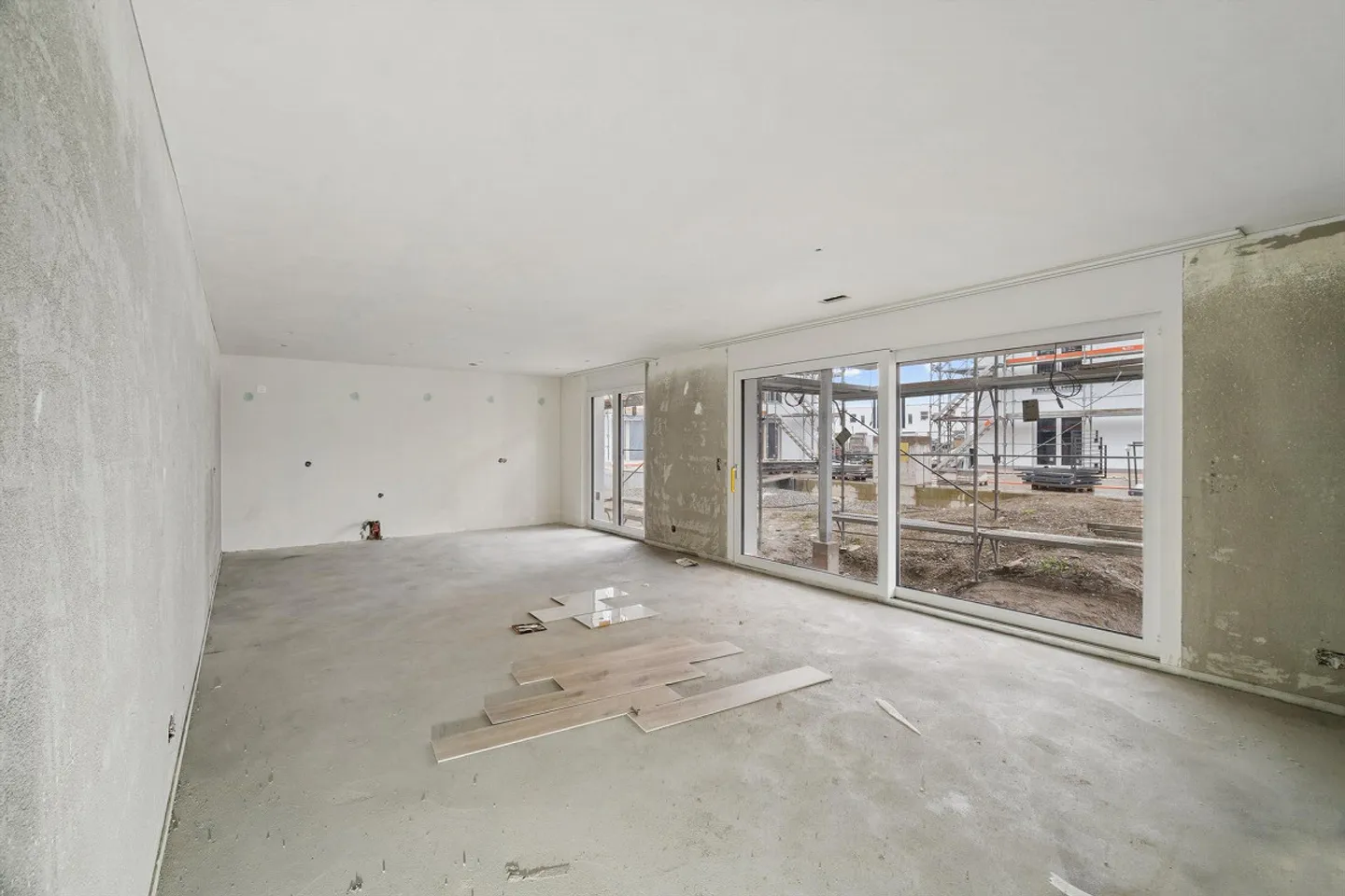 New apartment with spacious garden in a central location - Photo 3 of 4