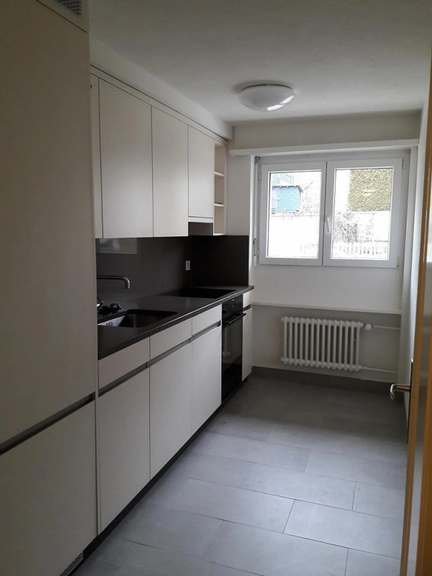 Luminoso appartamento di 3 stanze in una posizione adatta alle famiglie ad Andelfingen - Foto 3 di 9