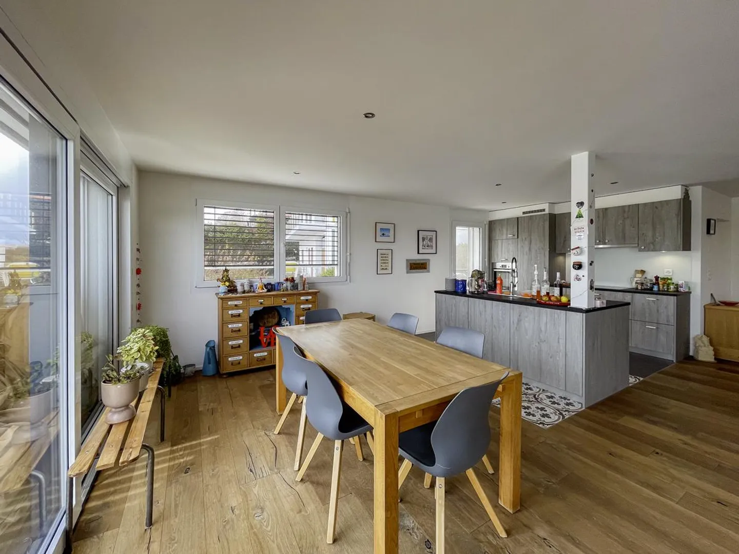 Villa with independent apartment? Clear view and strong potential - Photo 2 of 13