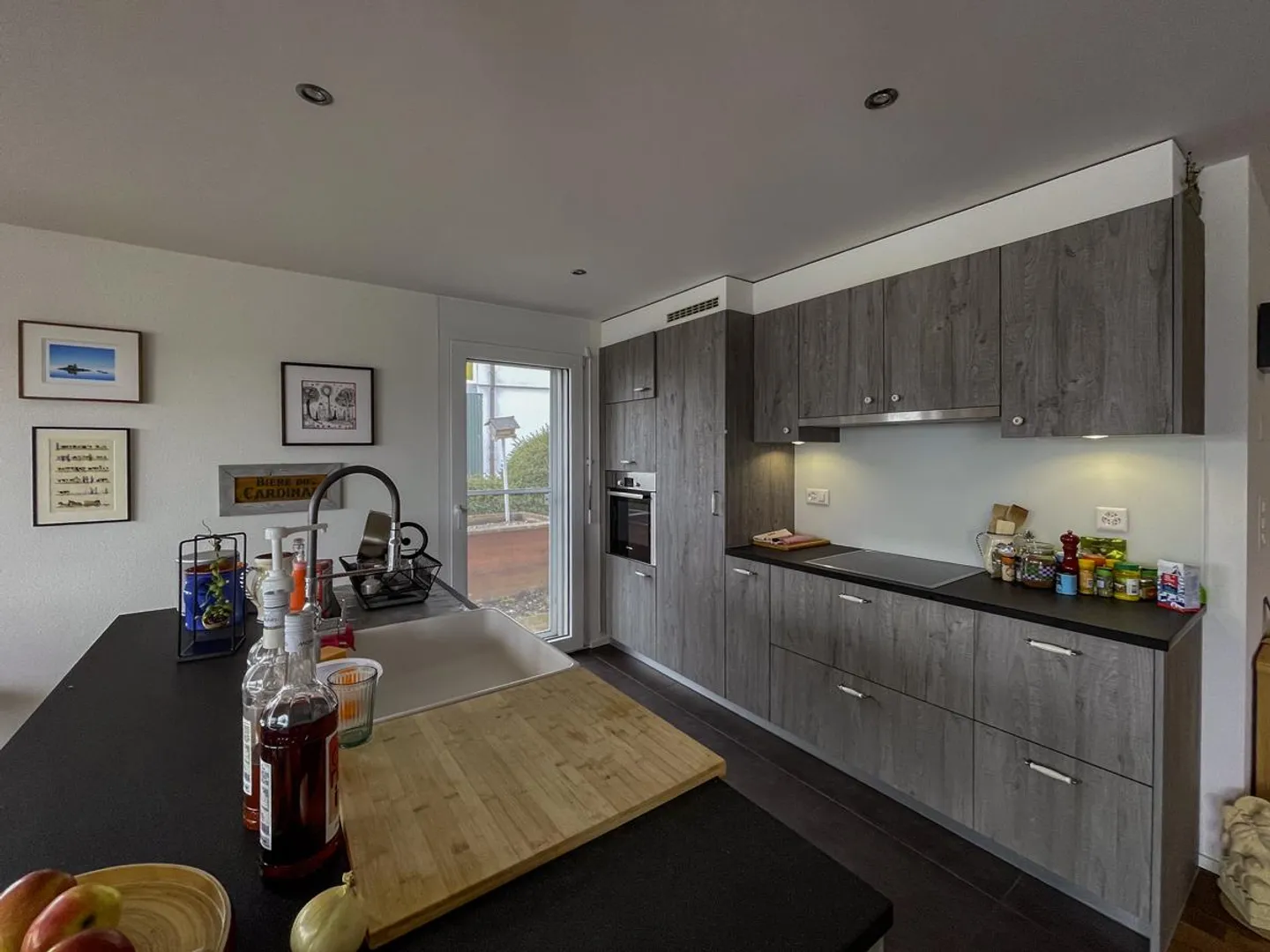 Villa with independent apartment? Clear view and strong potential - Photo 3 of 13