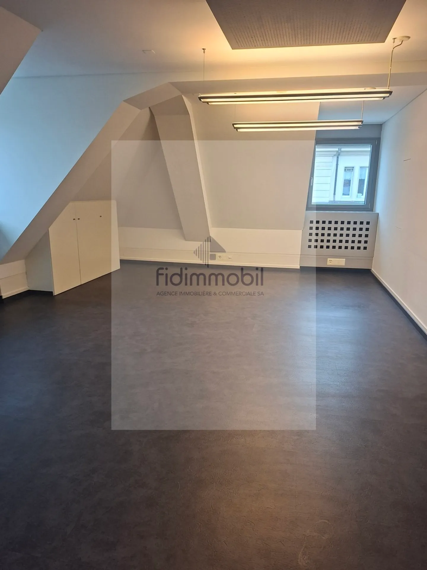 Spazio commerciale per uffici, centro città - Foto 1 di 8