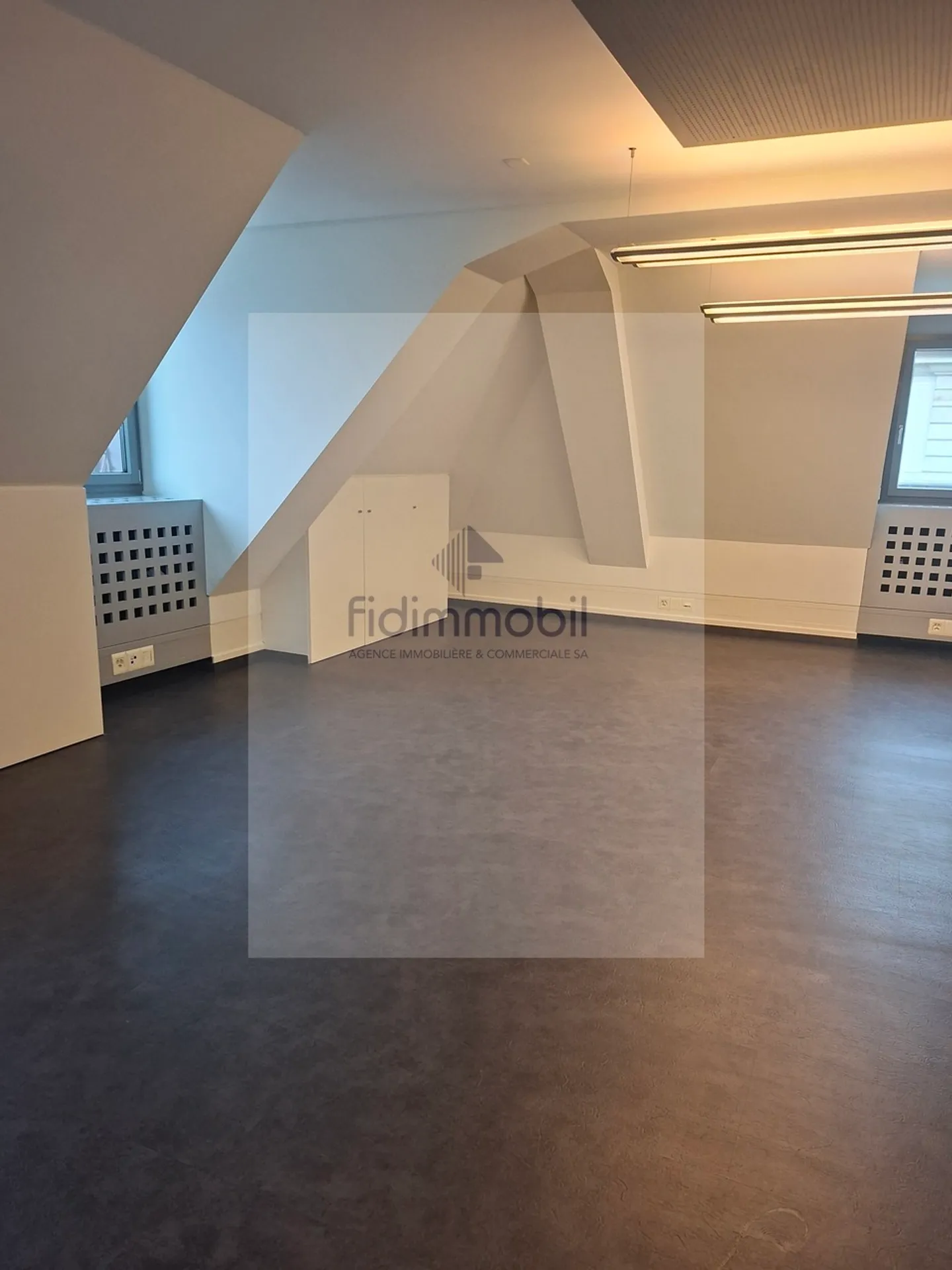 Spazio commerciale per uffici, centro città - Foto 2 di 8