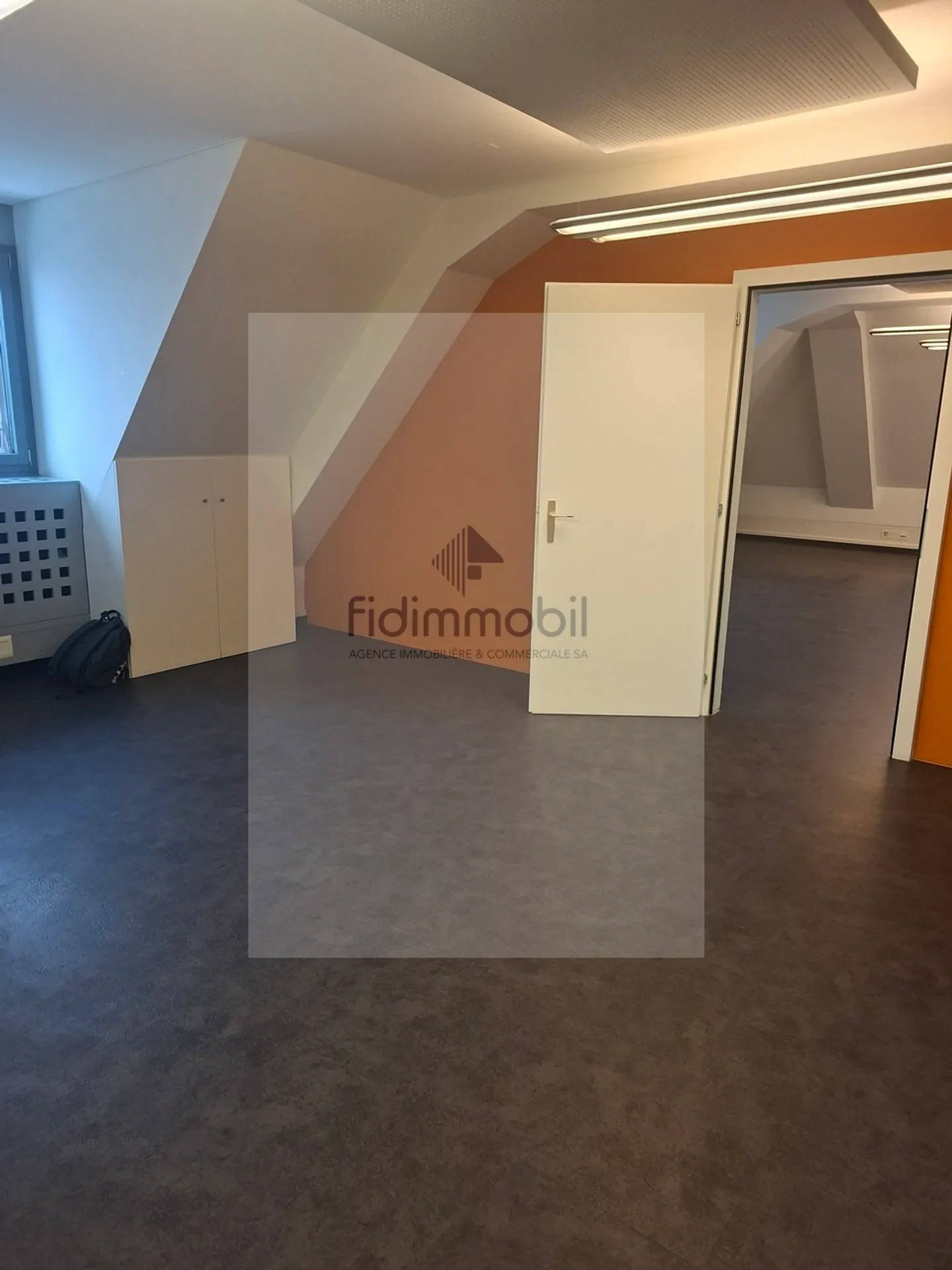 Spazio commerciale per uffici, centro città - Foto 4 di 8