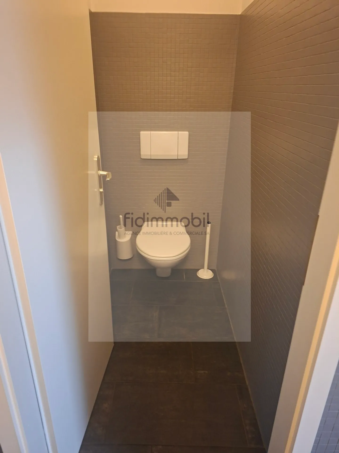 Spazio commerciale per uffici, centro città - Foto 8 di 8