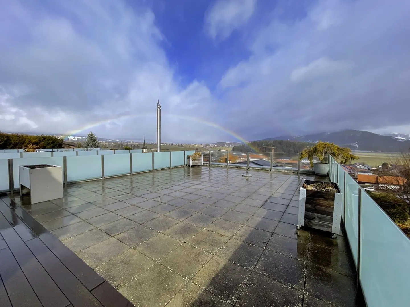 Villa with independent apartment? Clear view and strong potential - Photo 9 of 13