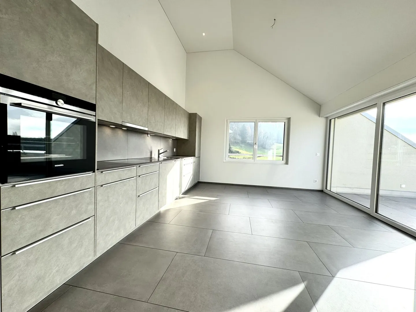 Appartement en attique de 4,5 pièces à Maseltrangen - Photo 2 sur 12