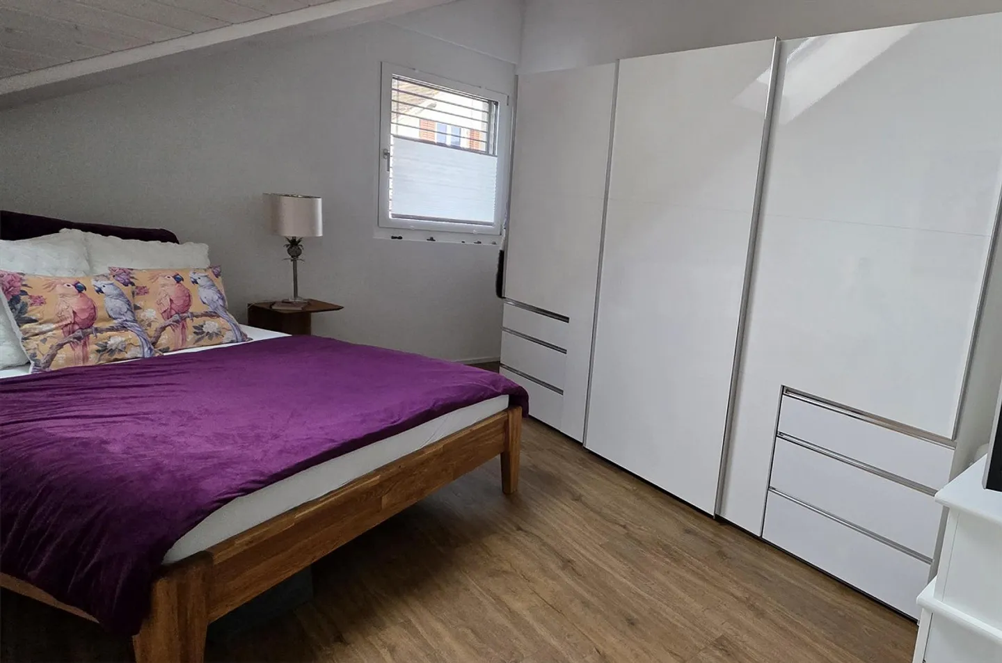 Traumhafte Dachwohnung mit Weitsicht auf den Hallwiler See - Foto 4 von 8