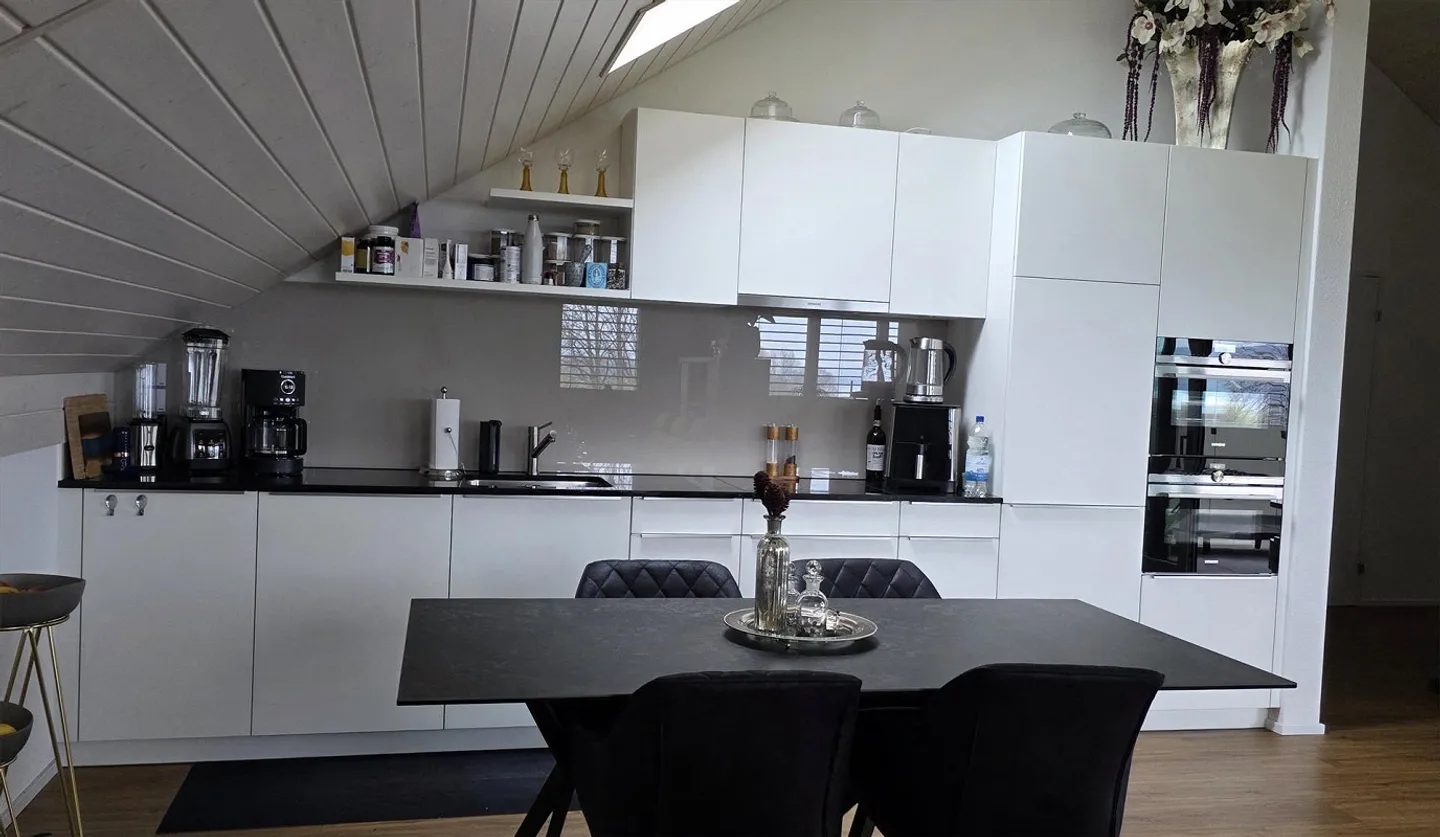 Traumhafte Dachwohnung mit Weitsicht auf den Hallwiler See - Foto 7 von 8