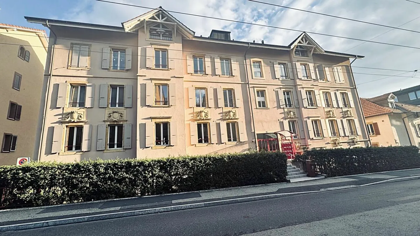 Spacious 4.5-room apartment in the city center of Neuchâtel - Photo 2 of 24