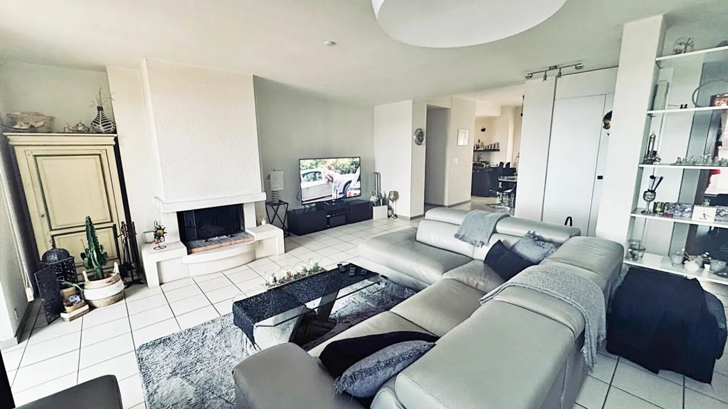 Spacious 4.5-room apartment in the city center of Neuchâtel - Photo 4 of 24