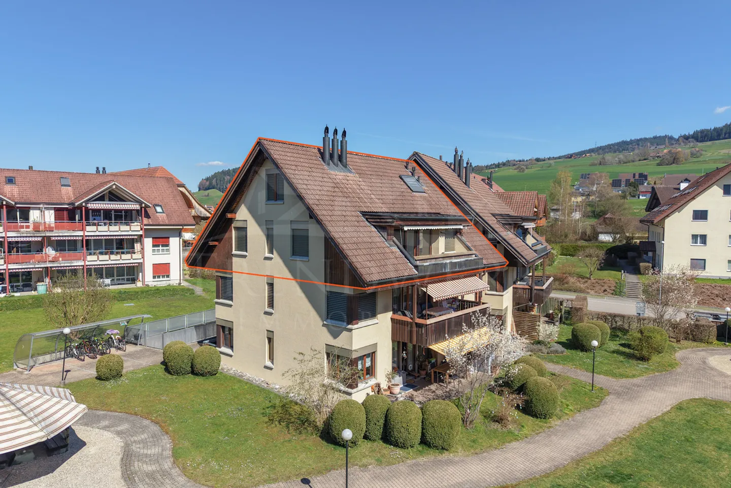 Luminoso appartamento duplex di 5,5 locali a Freimettigen - Foto 1 di 16