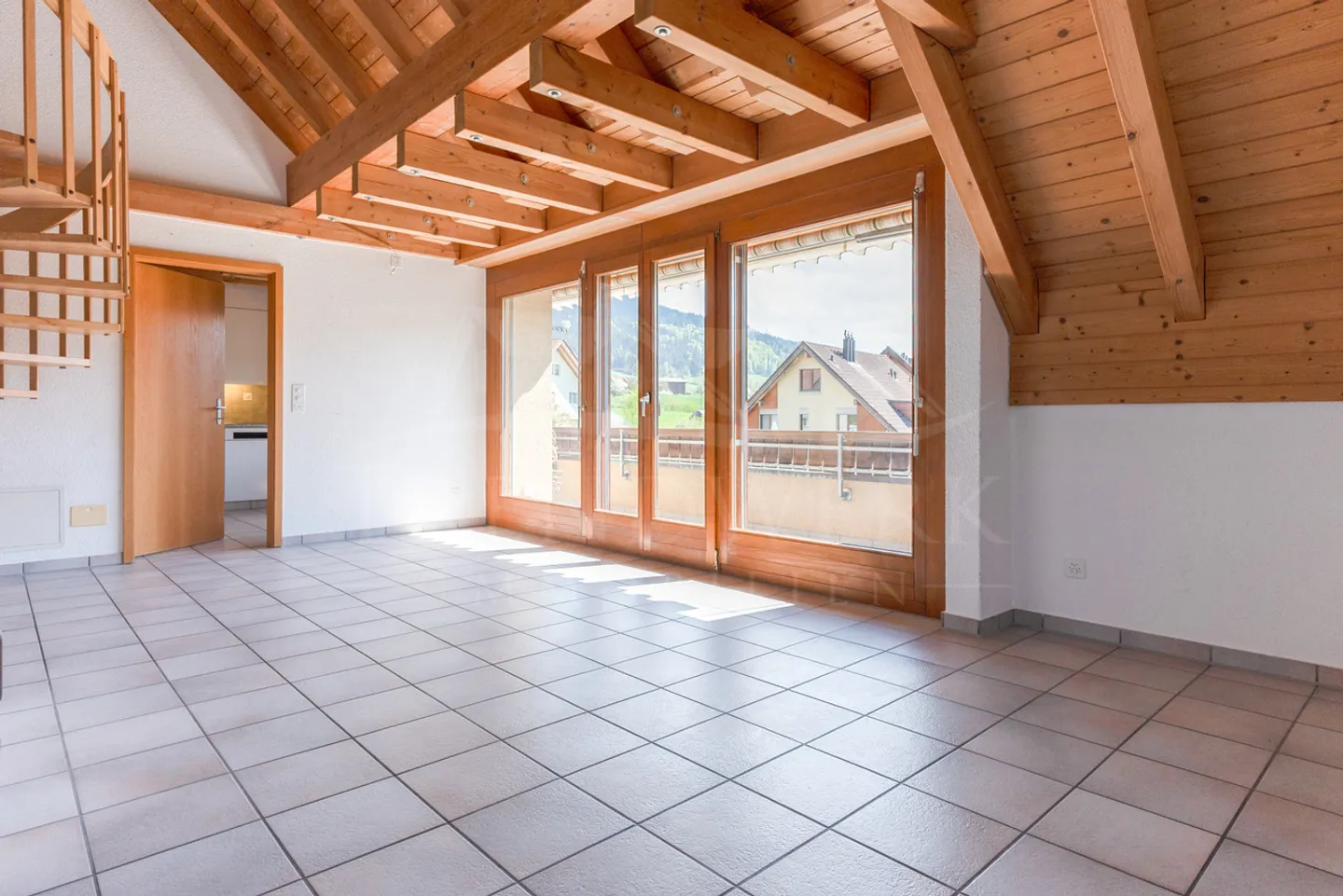 Luminoso appartamento duplex di 5,5 locali a Freimettigen - Foto 4 di 16
