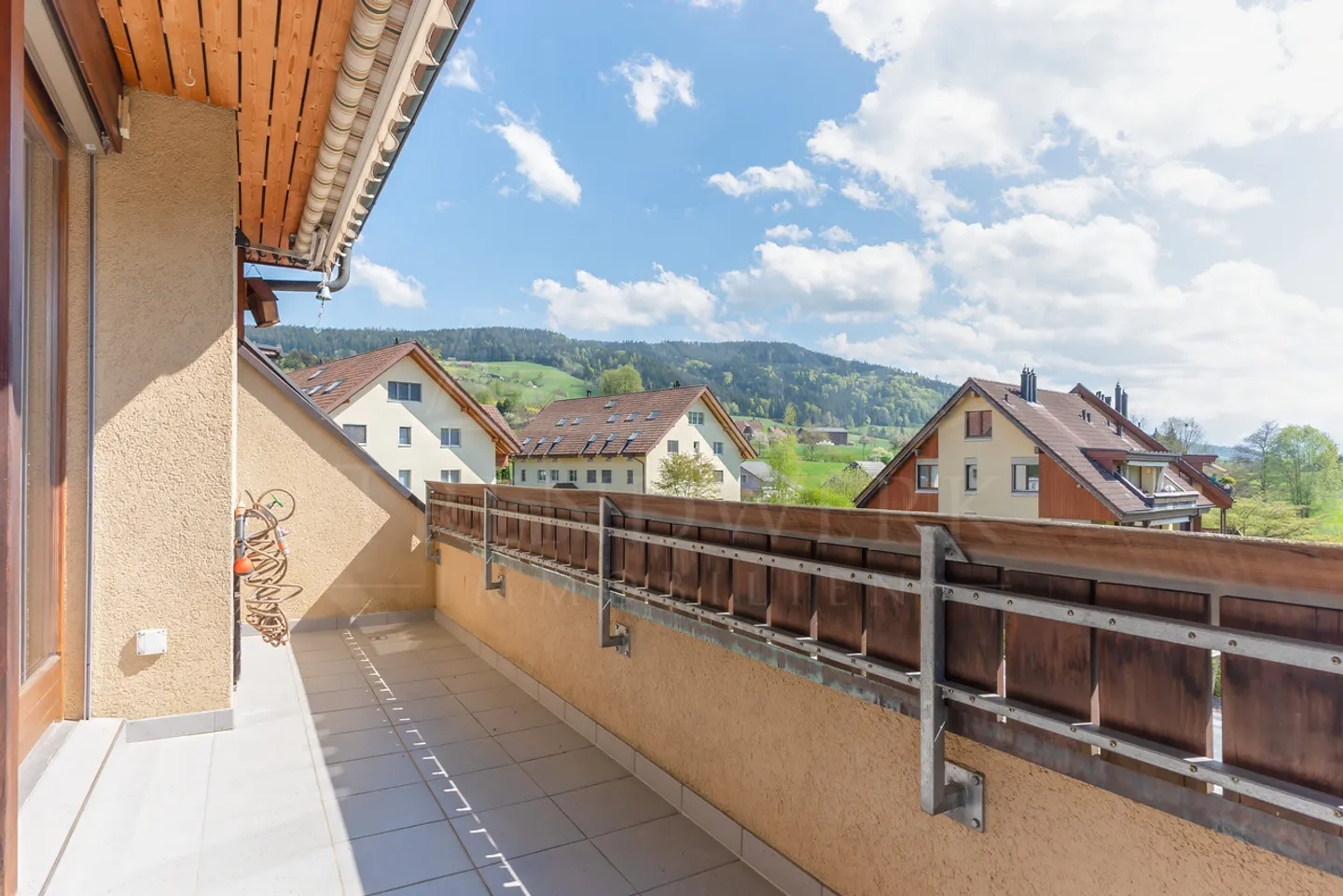 Luminoso appartamento duplex di 5,5 locali a Freimettigen - Foto 14 di 16
