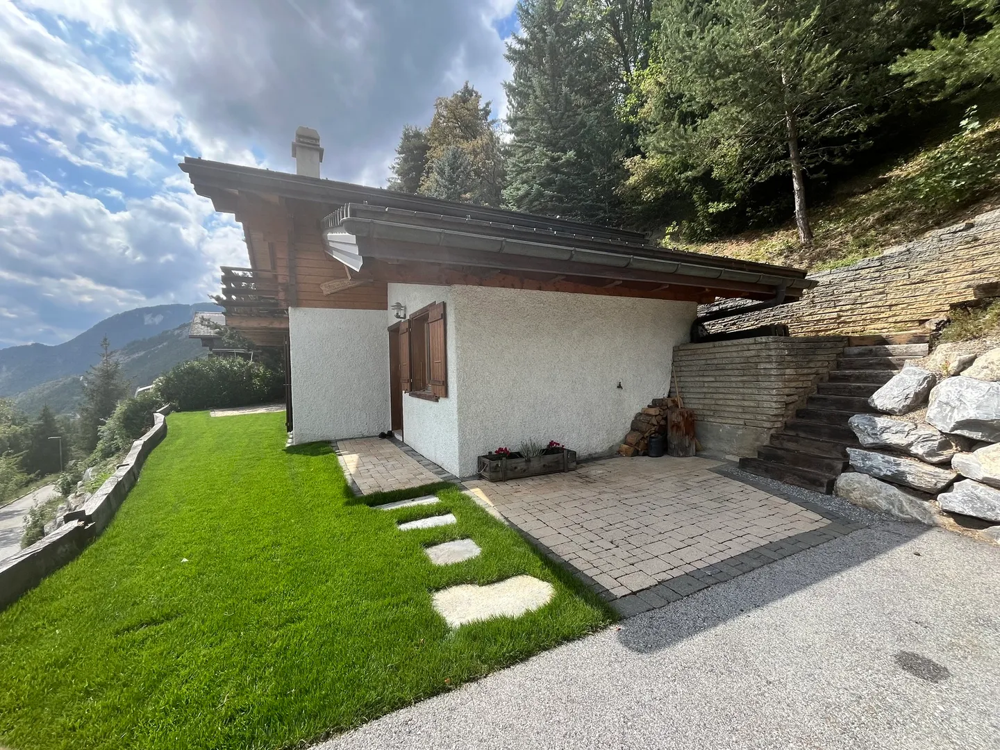 Chalet for sale - Photo 1 of 10