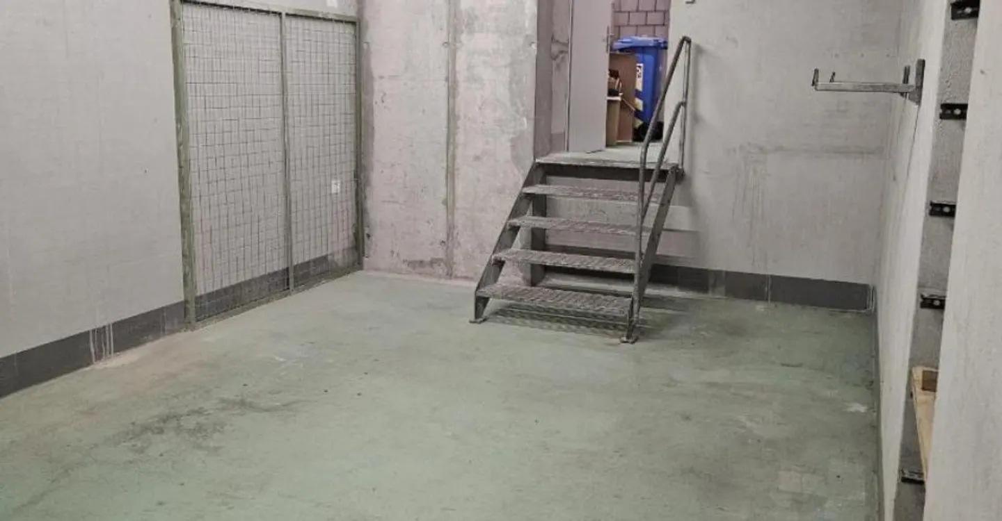 Magazzino direttamente alla stazione di Spiez - Foto 3 di 3