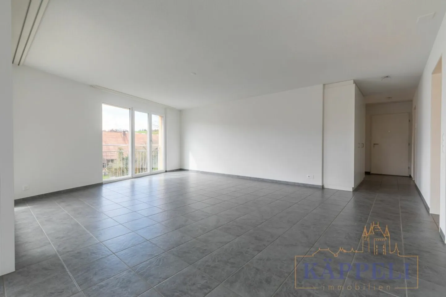 Modern 4.5 room apartment with panoramic view - Photo 5 of 11