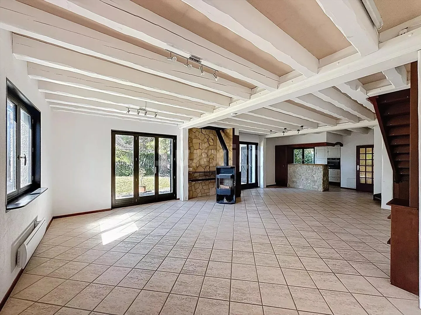 Casa indipendente con 7 camere su un terreno di 180m2 di 1'235m2! - Foto 4 di 13