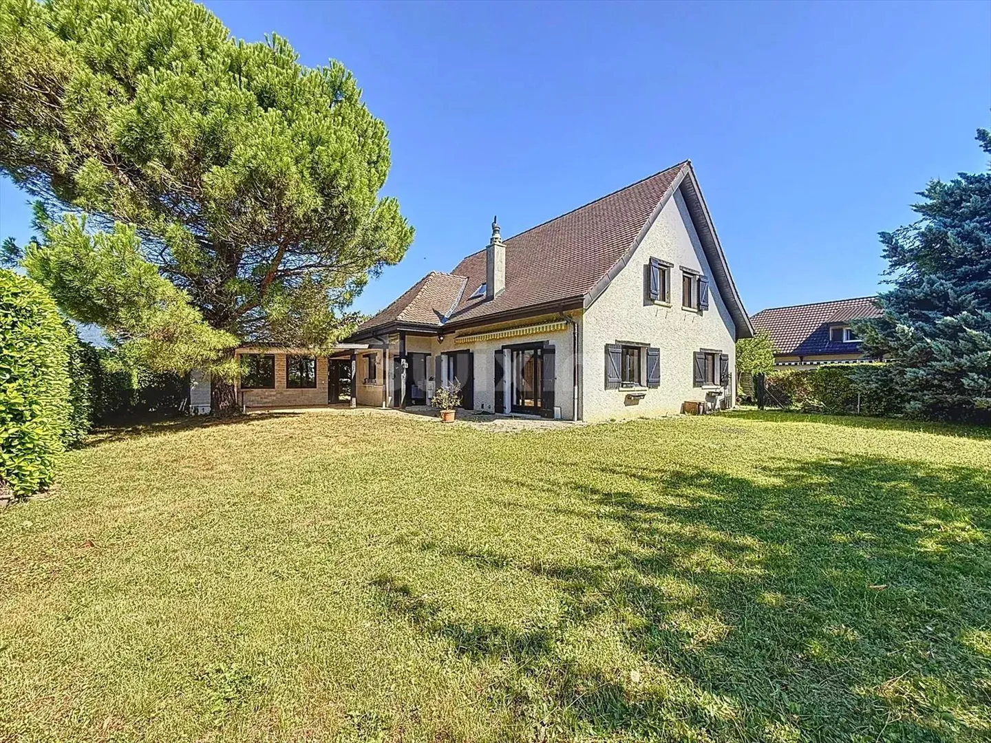 Casa indipendente con 7 camere su un terreno di 180m2 di 1'235m2! - Foto 1 di 13