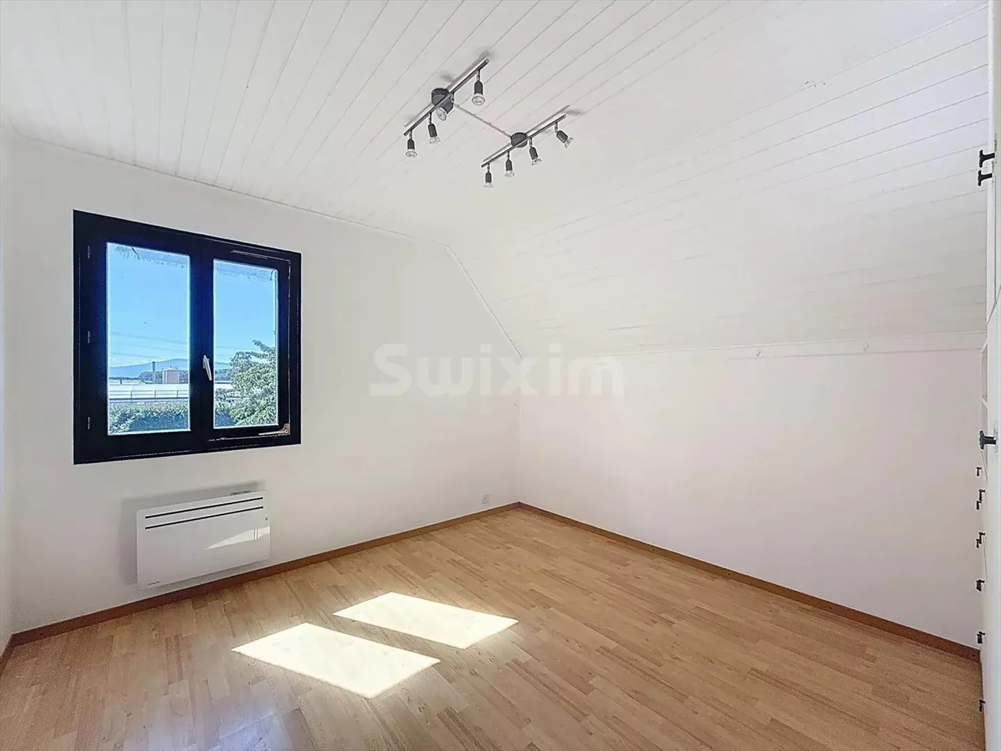 Casa indipendente con 7 camere su un terreno di 180m2 di 1'235m2! - Foto 6 di 13