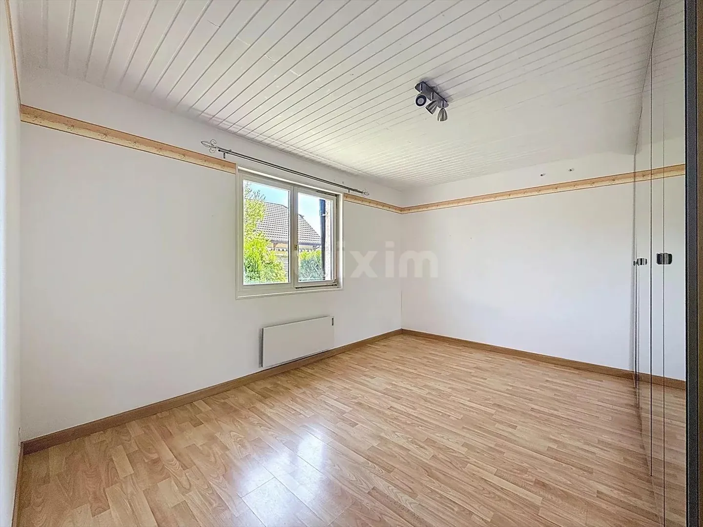 Casa indipendente con 7 camere su un terreno di 180m2 di 1'235m2! - Foto 7 di 13