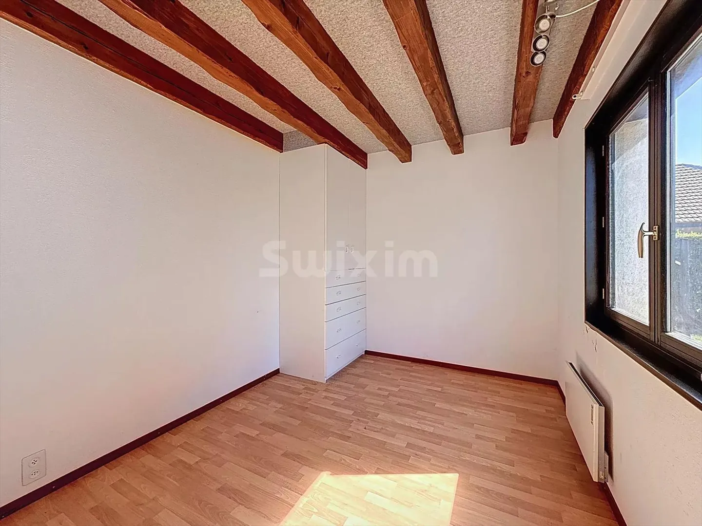Casa indipendente con 7 camere su un terreno di 180m2 di 1'235m2! - Foto 9 di 13