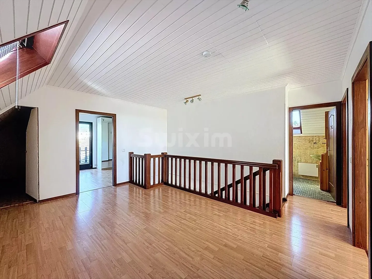 Casa indipendente con 7 camere su un terreno di 180m2 di 1'235m2! - Foto 10 di 13