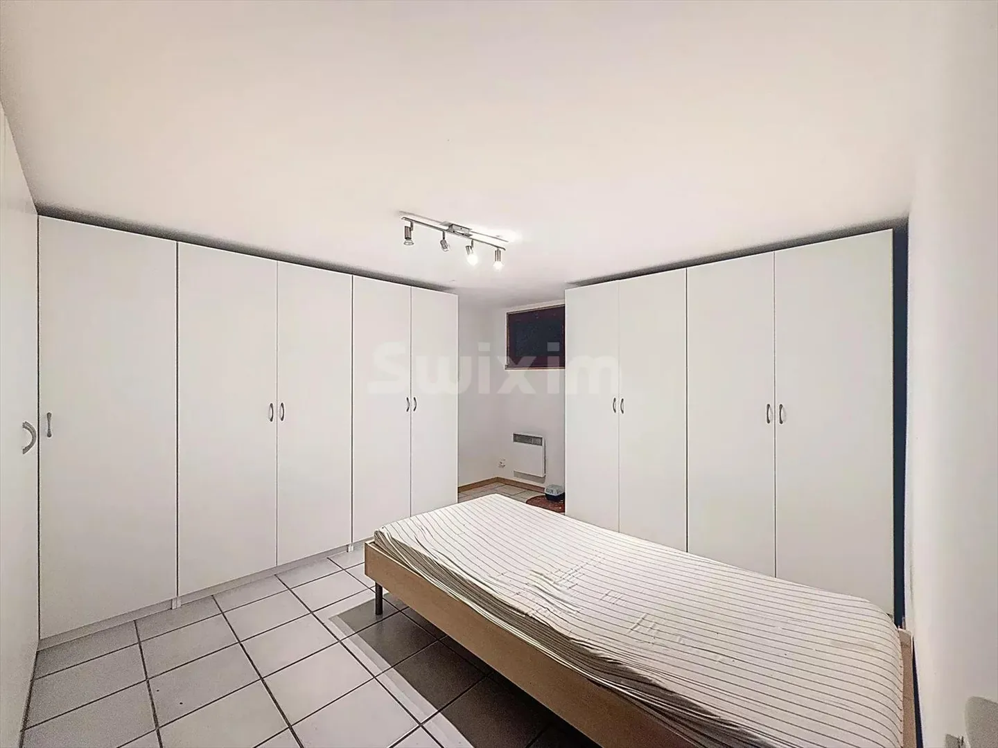 Casa indipendente con 7 camere su un terreno di 180m2 di 1'235m2! - Foto 11 di 13