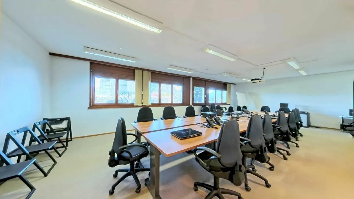 Lakefront Representative Office - Customizable - Photo 3 of 12