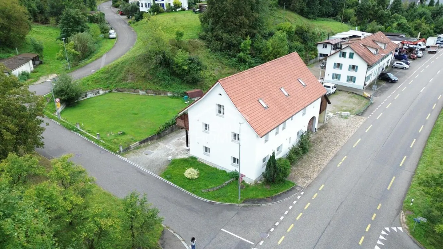 Geräumiges Familienhaus mit Büro - Foto 1 von 9