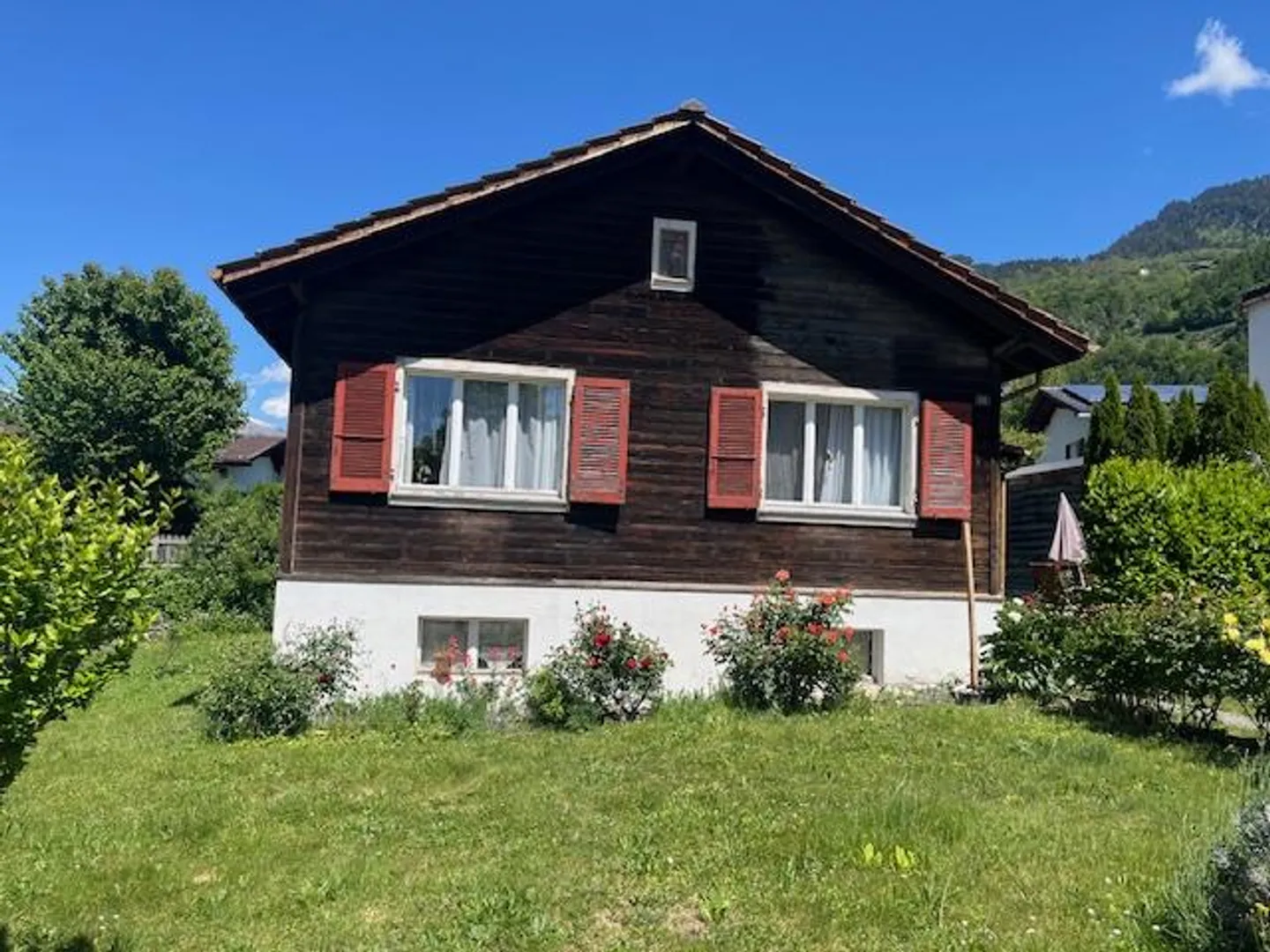 Chalet in legno affascinante con giardino circostante - Foto 1 di 15
