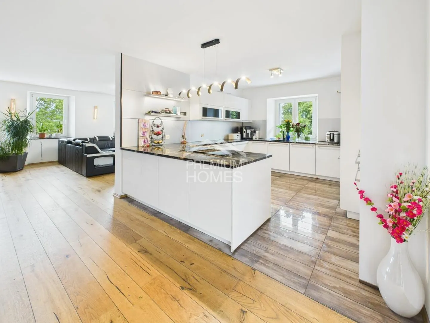 Geräumiges Familienhaus mit Büro - Foto 2 von 9