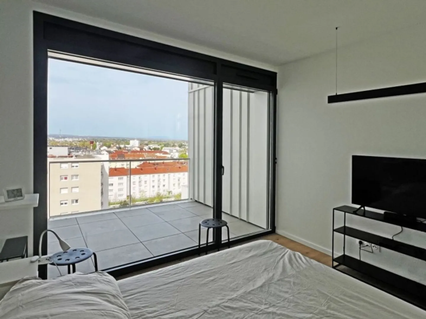 Modern 4-room apartment at the tri-border area with Rhine view - Ideal for expats - Photo 3 of 13