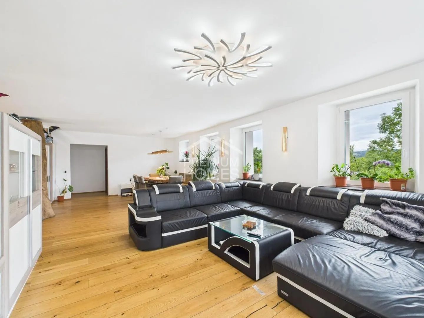 Geräumiges Familienhaus mit Büro - Foto 3 von 9