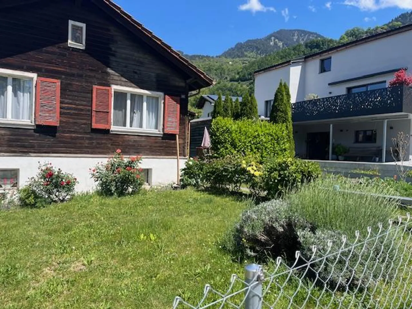 Chalet in legno affascinante con giardino circostante - Foto 2 di 15