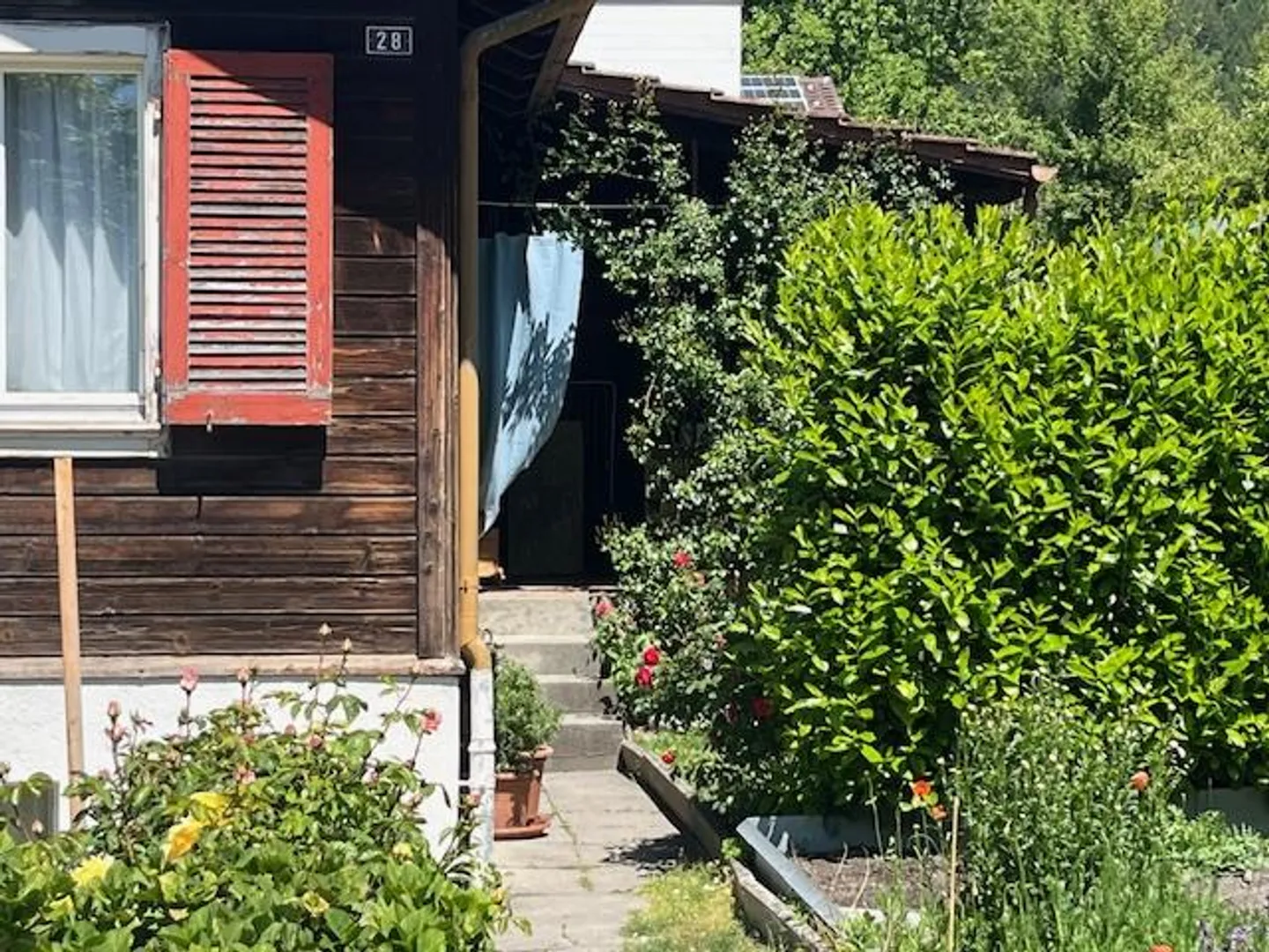 Chalet in legno affascinante con giardino circostante - Foto 4 di 15