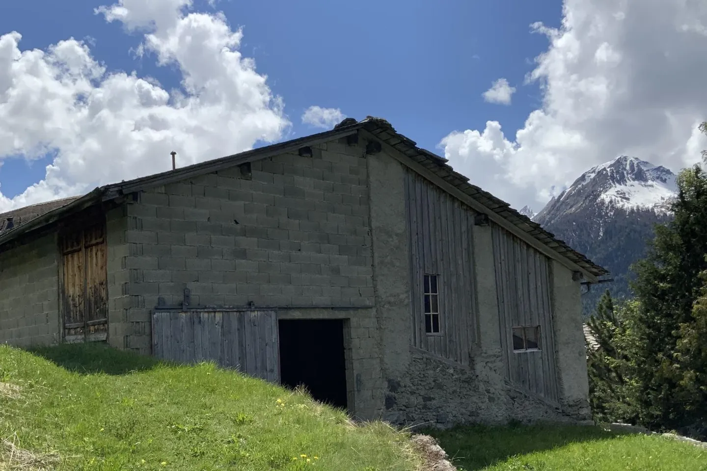 Ristrutturazione di un fienile con permesso di costruzione in vigore - Foto 1 di 6