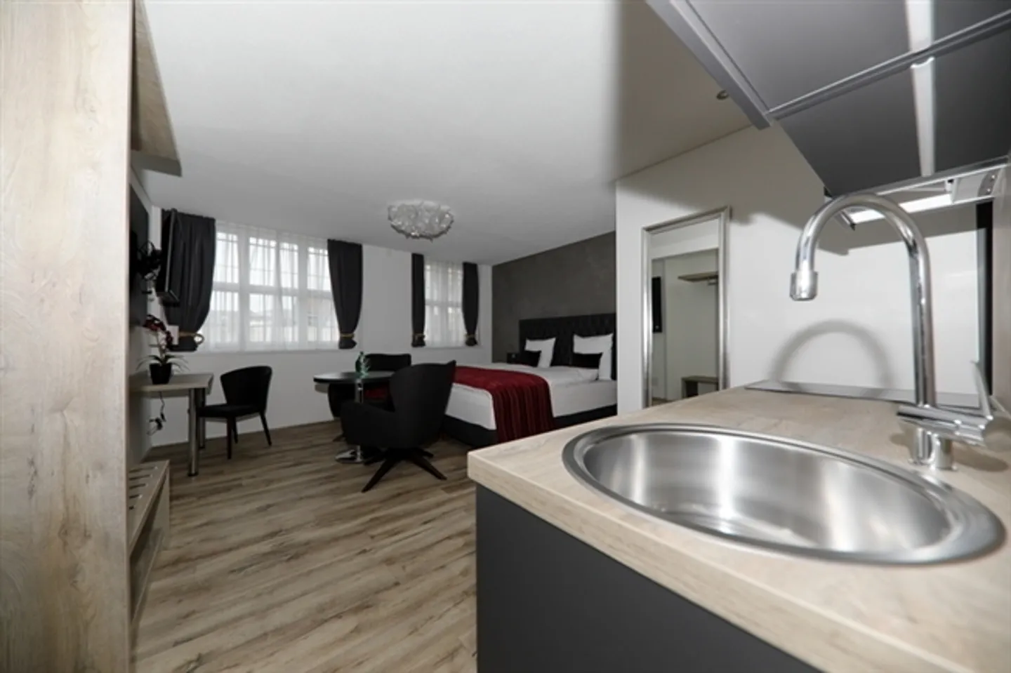 1 ROOM APARTMENT IN REICHENBURG (SZ), FURNISHED - Photo 2 of 7