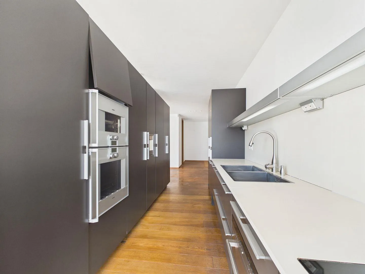 Appartamento elegante e stiloso con vista panoramica sul Lago Maggiore - Foto 7 di 24