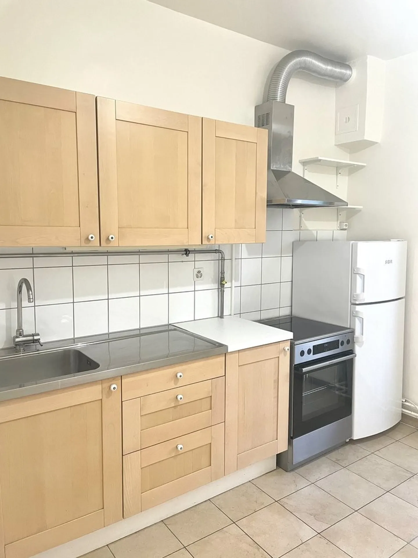 Vicino alla stazione ferroviaria Eaux-Vives - Foto 3 di 8