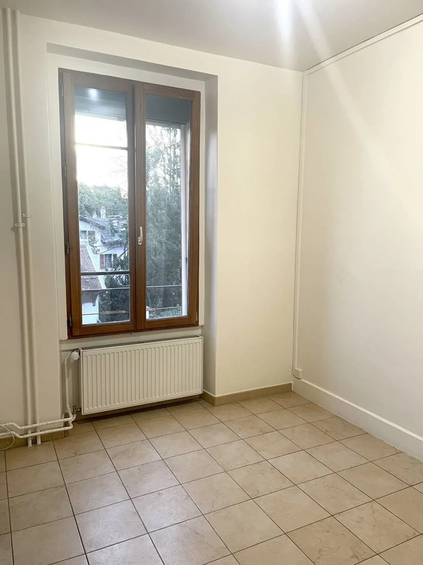 Vicino alla stazione ferroviaria Eaux-Vives - Foto 4 di 8