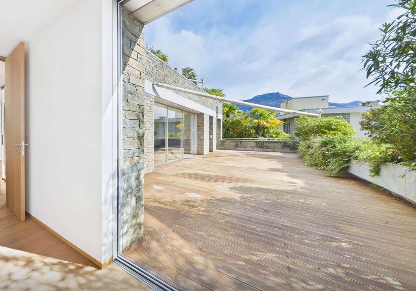 Appartamento elegante e stiloso con vista panoramica sul Lago Maggiore - Foto 12 di 24