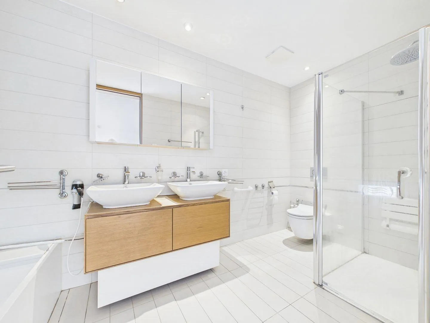 Appartamento elegante e stiloso con vista panoramica sul Lago Maggiore - Foto 13 di 24