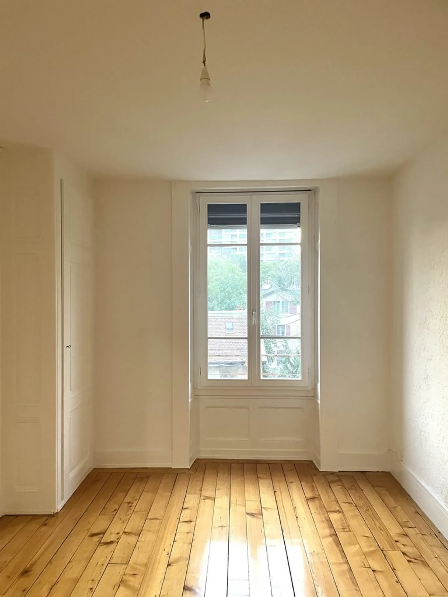 Vicino alla stazione ferroviaria Eaux-Vives - Foto 6 di 8