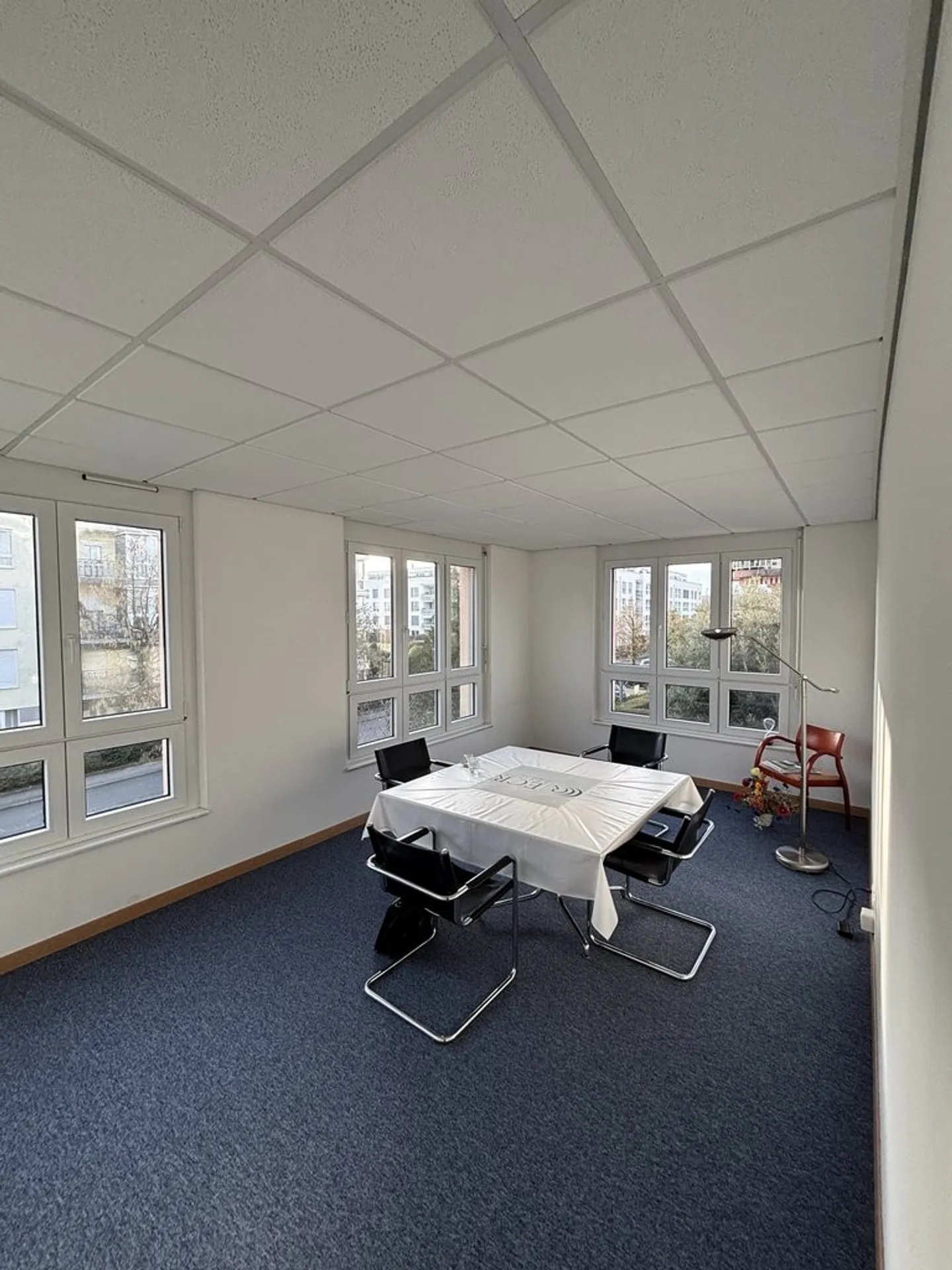 Bureau lumineux dans bâtiment mixte - Photo 5 sur 9