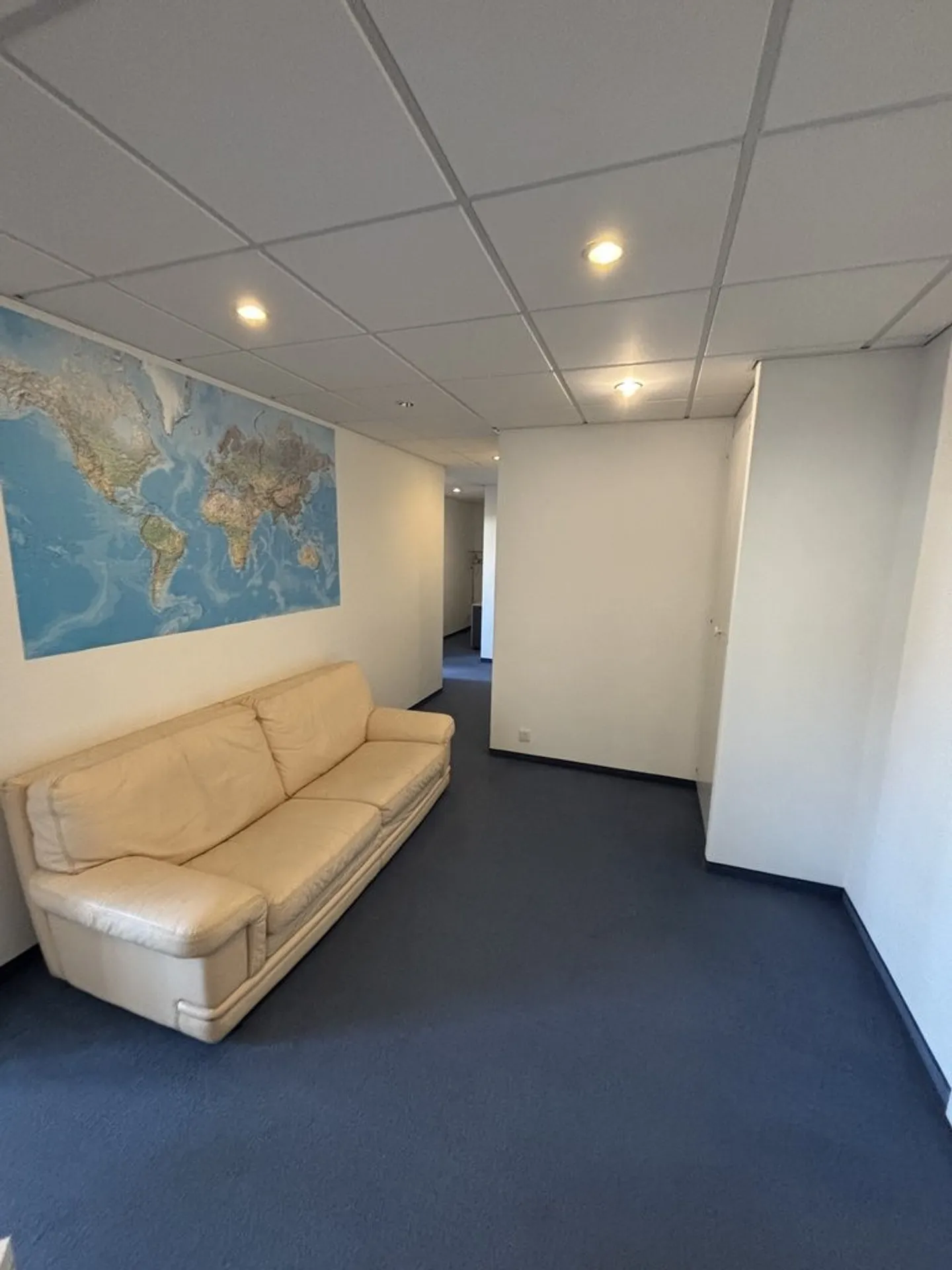 Bureau lumineux dans bâtiment mixte - Photo 6 sur 9