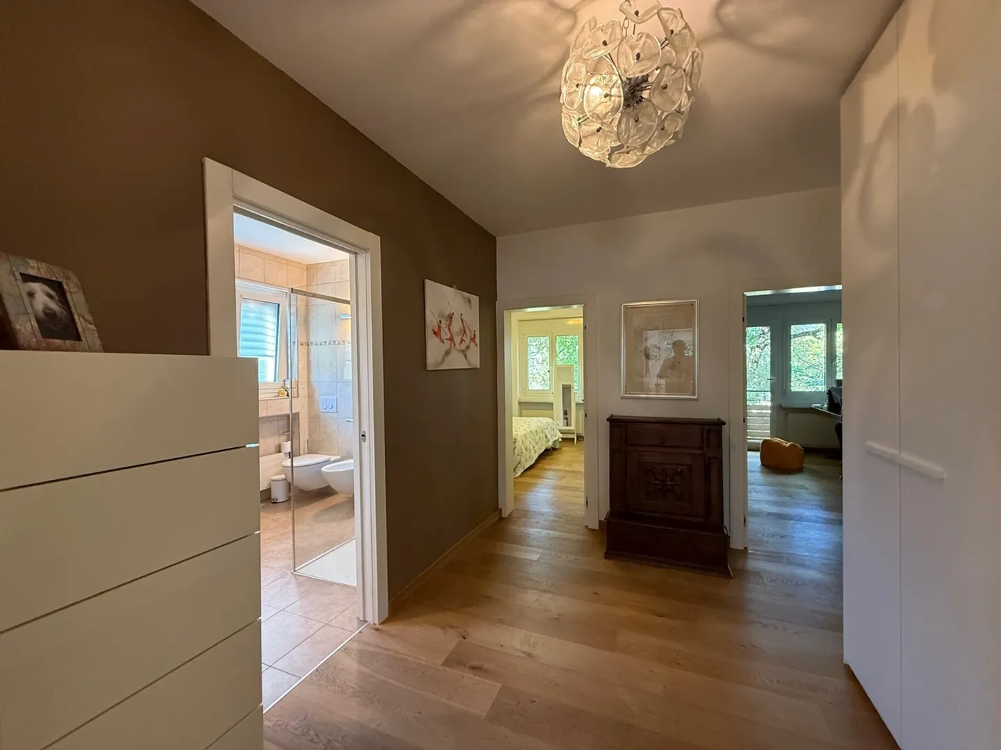 Geräumige 5.5-Zimmer-Wohnung, umgeben von Grün, sehr ruhig - Foto 7 von 14